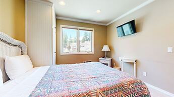 Lakeview Villas #27 3 Bedroom Condo by RedAwning