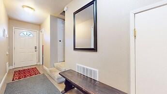 Lakeview Villas #27 3 Bedroom Condo by RedAwning