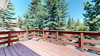 Lakeview Villas #27 3 Bedroom Condo by RedAwning