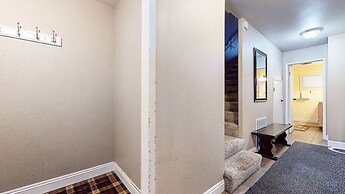 Lakeview Villas #27 3 Bedroom Condo by RedAwning