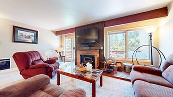 Lakeview Villas #27 3 Bedroom Condo by RedAwning