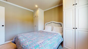 Lakeview Villas #27 3 Bedroom Condo by RedAwning