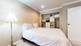 Lakeview Villas #27 3 Bedroom Condo by RedAwning