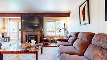 Lakeview Villas #27 3 Bedroom Condo by RedAwning