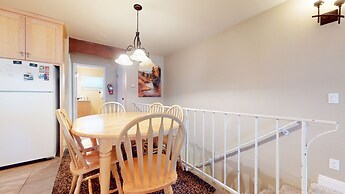 Lakeview Villas #27 3 Bedroom Condo by RedAwning