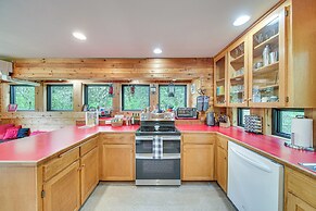 Riverfront Skykomish Cabin w/ Private Hot Tub!