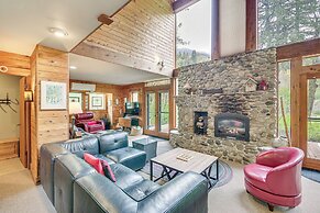 Riverfront Skykomish Cabin w/ Private Hot Tub!
