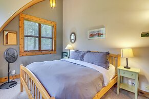 Riverfront Skykomish Cabin w/ Private Hot Tub!