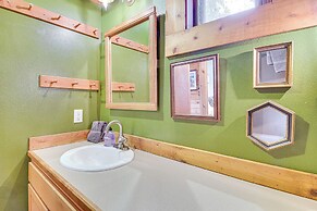 Riverfront Skykomish Cabin w/ Private Hot Tub!