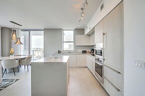 Walk to Hollywood Beach: Upscale 16th-floor Condo