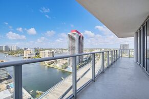 Walk to Hollywood Beach: Upscale 16th-floor Condo