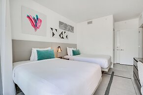 Walk to Hollywood Beach: Upscale 16th-floor Condo