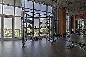 Walk to Hollywood Beach: Upscale 16th-floor Condo