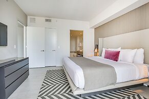 Walk to Hollywood Beach: Upscale 16th-floor Condo