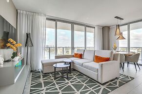 Walk to Hollywood Beach: Upscale 16th-floor Condo