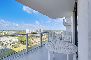 Walk to Hollywood Beach: Upscale 16th-floor Condo