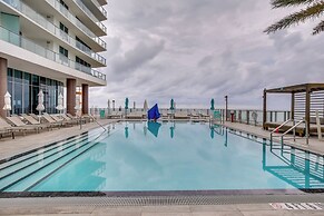 Walk to Hollywood Beach: Upscale 16th-floor Condo