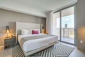 Walk to Hollywood Beach: Upscale 16th-floor Condo