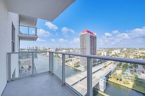 Walk to Hollywood Beach: Upscale 16th-floor Condo