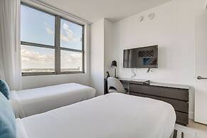 Walk to Hollywood Beach: Upscale 16th-floor Condo