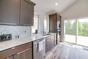 Deck w/ Lake Barkley Views: Spacious Family Home!