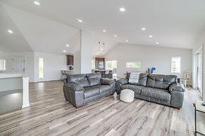 Deck w/ Lake Barkley Views: Spacious Family Home!