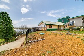 Deck w/ Lake Barkley Views: Spacious Family Home!