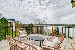 Deck w/ Lake Barkley Views: Spacious Family Home!