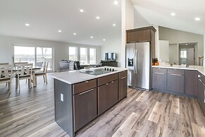 Deck w/ Lake Barkley Views: Spacious Family Home!