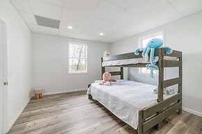 Deck w/ Lake Barkley Views: Spacious Family Home!