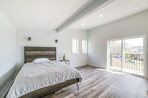 Deck w/ Lake Barkley Views: Spacious Family Home!