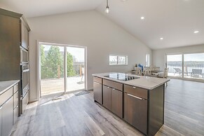 Deck w/ Lake Barkley Views: Spacious Family Home!