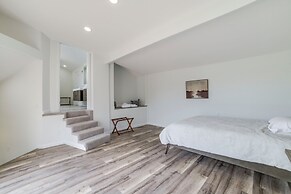 Deck w/ Lake Barkley Views: Spacious Family Home!