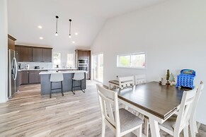 Deck w/ Lake Barkley Views: Spacious Family Home!