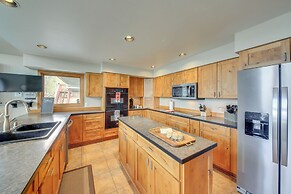 Beachfront Sagle Retreat w/ Boat Dock & Lift