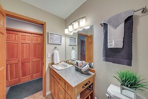 Beachfront Sagle Retreat w/ Boat Dock & Lift