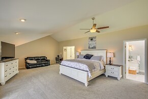 Beachfront Sagle Retreat w/ Boat Dock & Lift