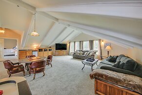 Beachfront Sagle Retreat w/ Boat Dock & Lift