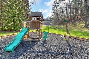 Fire Pit + Community Perks: Murphy Family Cabin!