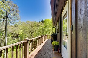 Fire Pit + Community Perks: Murphy Family Cabin!