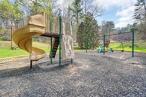 Fire Pit + Community Perks: Murphy Family Cabin!