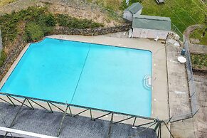 Charming Murphy Cabin w/ Fire Pits & Resort Perks!