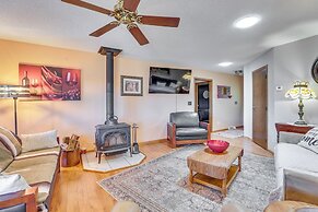 Prairie du Chien Home w/ Yard: 3 Mi to River!