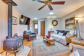 Prairie du Chien Home w/ Yard: 3 Mi to River!