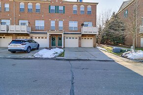Michigan Townhome w/ Smart TV: 25 Mi to Detroit!