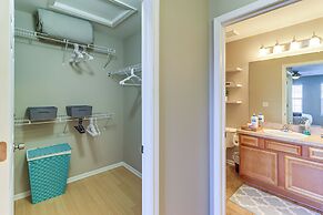 Michigan Townhome w/ Smart TV: 25 Mi to Detroit!