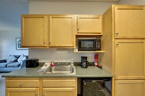 20 Mi to Dtwn Pittsburgh: Pet-friendly Apartment