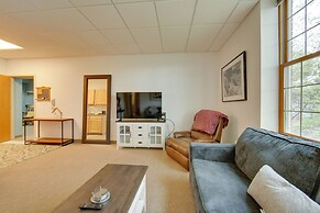 20 Mi to Dtwn Pittsburgh: Pet-friendly Apartment