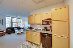 20 Mi to Dtwn Pittsburgh: Pet-friendly Apartment