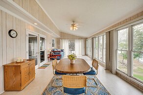 Lakefront Troutman House w/ Spectacular Sunsets!